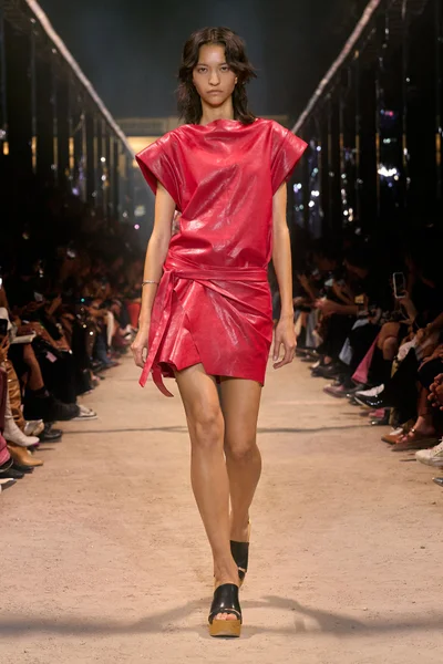 Look 11